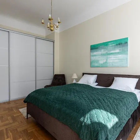 Apartment K1820 Family *